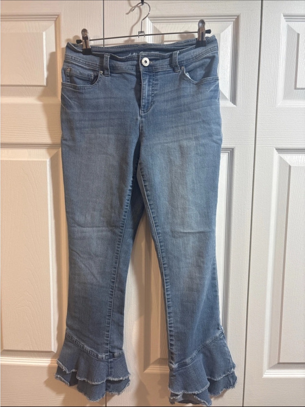 INC International Concepts Size 4 Ruffle Hem Cropped Flare Jeans Light Wash - Picture 2 of 4